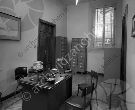 Banca popolare di Cesena Ufficio vicedirettore ufficio scrivania sedie lampade mobili telefono schedari