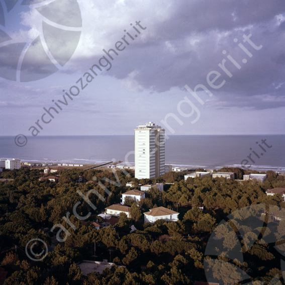 Royal Palace visto dal grattacielo Marinella Vista veduta panoramica mare costa Riviera