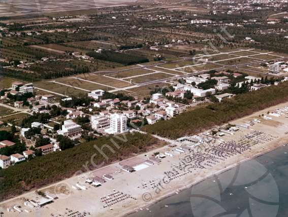 Aerea Pinarella Mare spiaggia campi da tennis stabilimenti balneari bagni pineta vista veduta panoramica