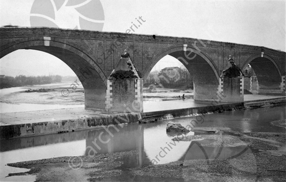 Cesena, ponte vecchio Acqua cascatella