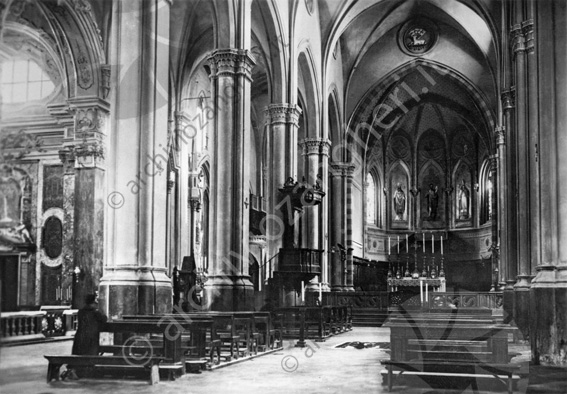 Interno del Duomo di Cesena prima dei restauri di fine anni '50 Cattedrale di San Giovanni Battista Navata centrale abside altare panche chiesa cattedrale