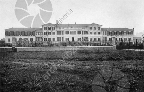 Cesena, l'Ospedale Maurizio Bufalini inaugurato verso il 1910 Grande edificio recinzione istituto tecnico Itis palazzo